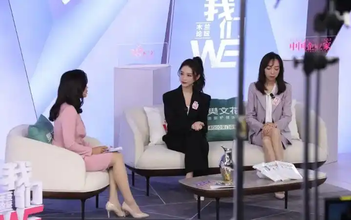 在她的自述中曾经说起过,在创业初期,由于资金不足,她和"钱夫人"为了