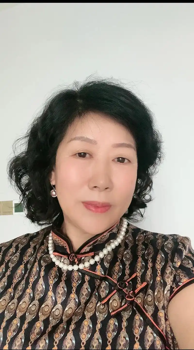 一个得体的中年女人,是在烟熏火燎之后,仍旧能保持爱臭美的秉性 - 抖