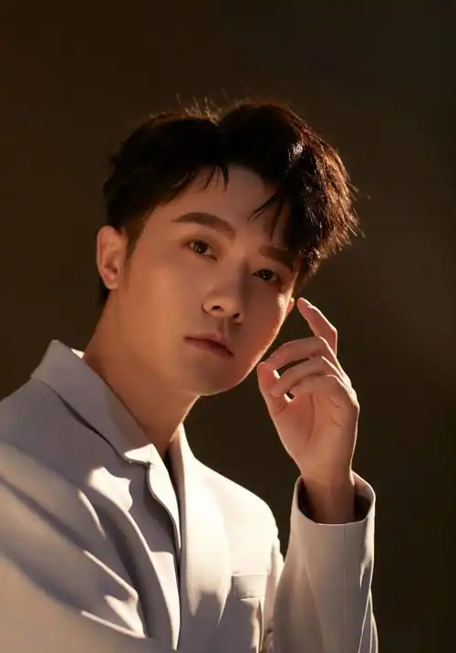 "赵越生日见面会,一起越来越好" 月牙们,快冲啊!