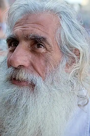 白发斑斑的老人