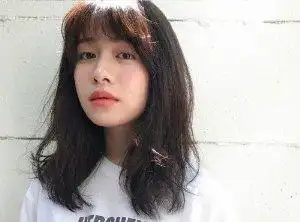 让头顶蓬松的简单办法有哪些 干练利索气场尽显的蓬蓬发型(2)