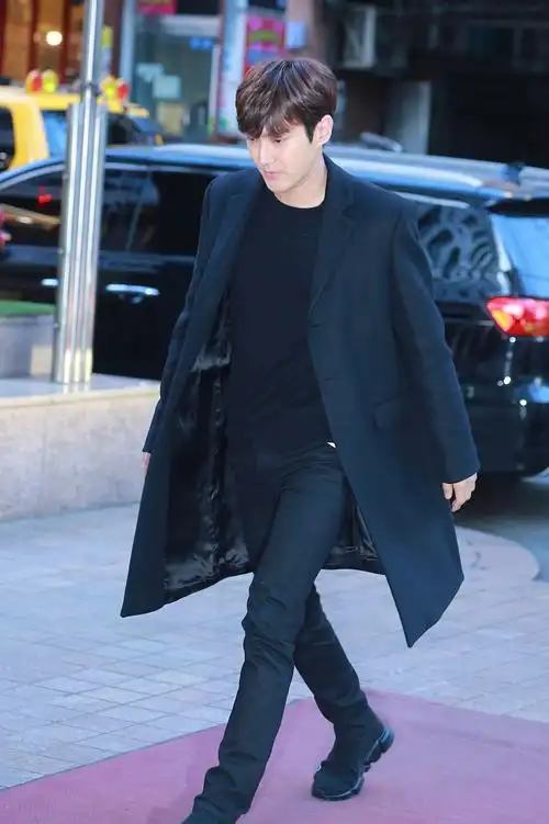 junior成员崔始源,姜素拉,孔明,金睿园,李载允等现身终映宴现场