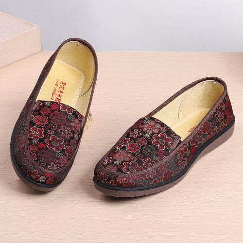 老北京布鞋春秋女单防滑软底妈妈中老年奶奶大脚宽松单鞋