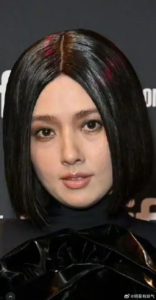 郭碧婷向佐全黑色系红毯造型