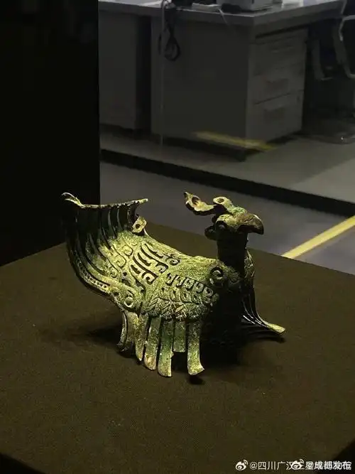 三星堆青铜鸟形器首次公布