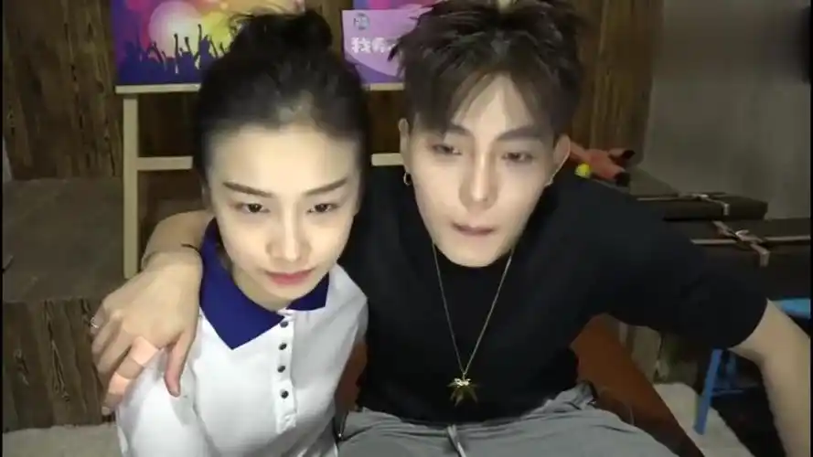 周晨晞姜梓新甜哭了,两人直播好甜蜜,看完我酸了!_哔哩哔哩_bilibili