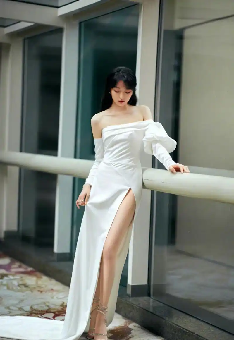 孙千# 性感迷人的大长腿,甚是迷人