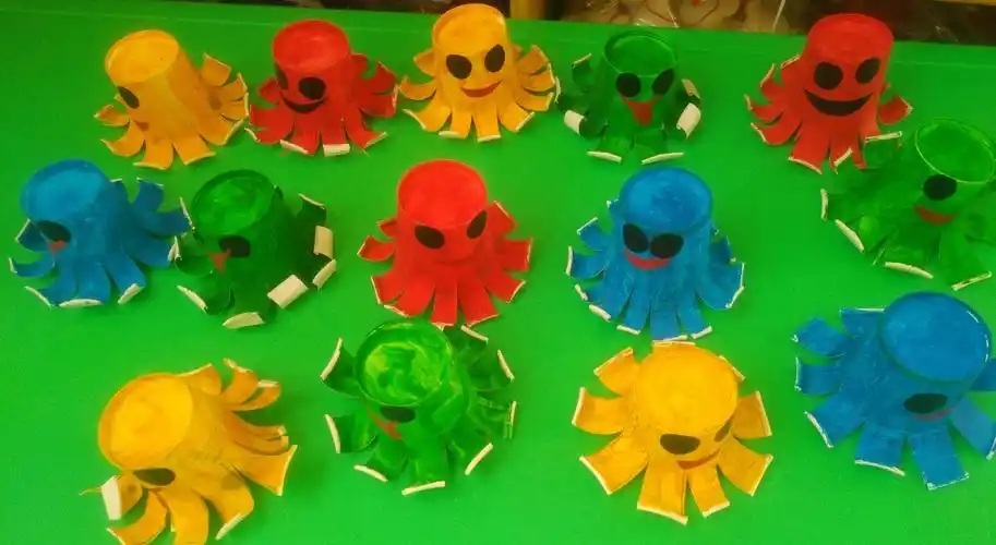 纸杯变变变一一一幼儿用纸杯制作小动物,幼儿的动手能力得到了提高.