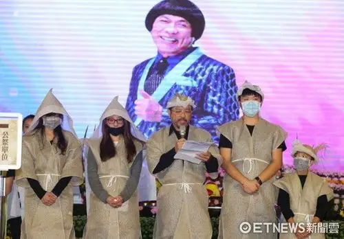 猪哥亮告别秀20日上午在板桥殡仪馆举行,大儿子谢顺福在会上代表家属