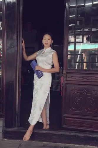 旗袍美女滦洲古城一游