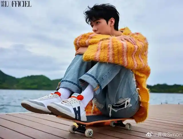 龚俊杂志写真白袜|螺纹_网易订阅