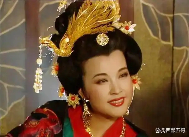 71岁"老丫头"刘晓庆近照吓坏全网,网友质疑:这是画皮还是妖怪