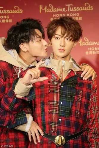 有没有发现范冰冰最近消失了可能是被自己姐妹丑哭了吧