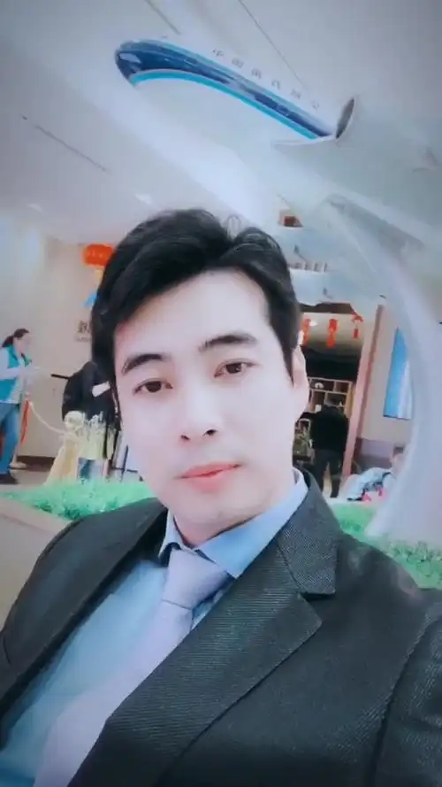 年轻帅哥,日常自拍生活照,有胸肌和腹肌#帅哥生活照#自拍