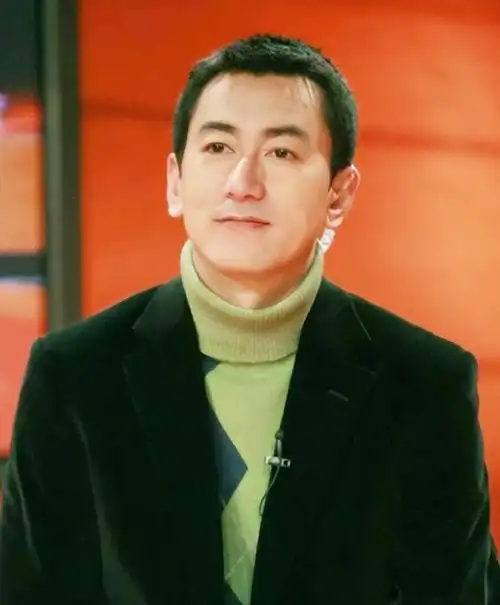 鲁健:32岁娶小6岁央视主持人,婚后"分居"15年,风光背后有泪水