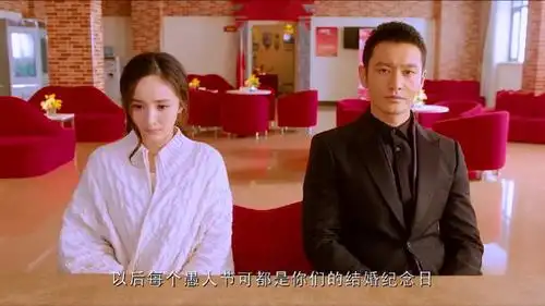杨幂黄晓明上演愚人节领结婚证,登记人员的台词太亮了