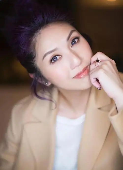 杨千嬅在全国多个城市举办演唱会,献唱多首经典歌曲,引发共鸣