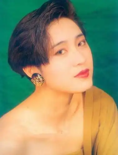 陈法蓉刚出道照片,美的不可方物如王祖贤,可惜至今单身!