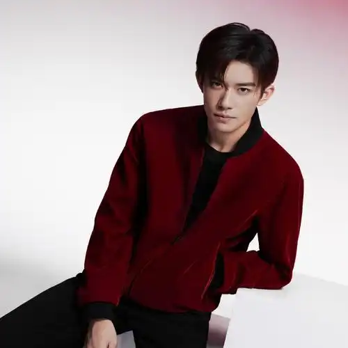 易烊千玺墨色摩登大片##emporio armani全球代言人易烊千玺