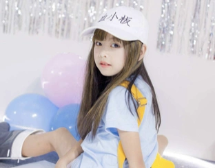 当小学生玩起cosplay,血小板神还原,祢豆子动作让人想歪