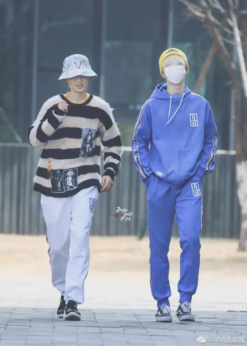 黄明昊 #范丞丞  令人羡慕的友情92,#2021年的第一 - 抖音