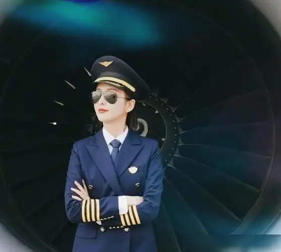 佟丽娅新剧杀青,大胆挑战女机长上演制服诱惑,生图比精修还美