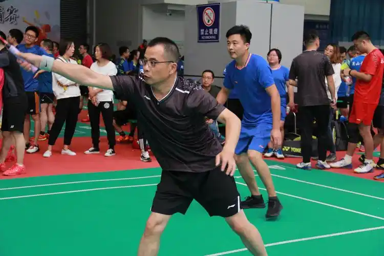 昆山百企职工羽毛球比赛