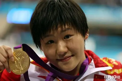 叶诗文破世界纪录夺冠 夺个人奥运首金