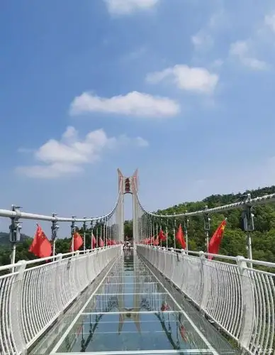 端午休假带上车子和美女游一游汕尾铜鼎山