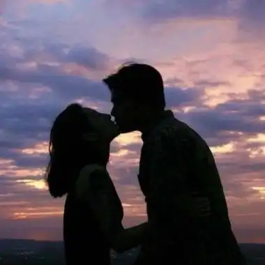 欧美情侣亲吻黑白头像 欧美头像图片大全 -【爱个性】