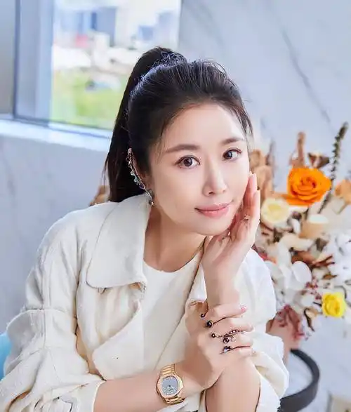 而和老公霍建华一直都甜蜜恩爱的林心如频频被催生二胎,甚至连女儿都