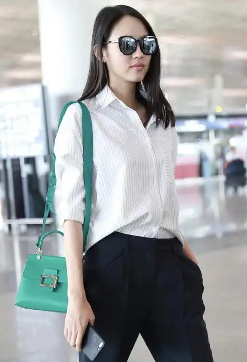 素颜的张梓琳意外笑出双下巴 网友:劳动节过成了春节?