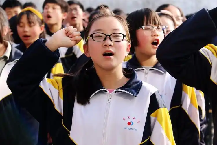 场面宏大 气势磅礴--富平县蓝光中学隆重举行开学典礼