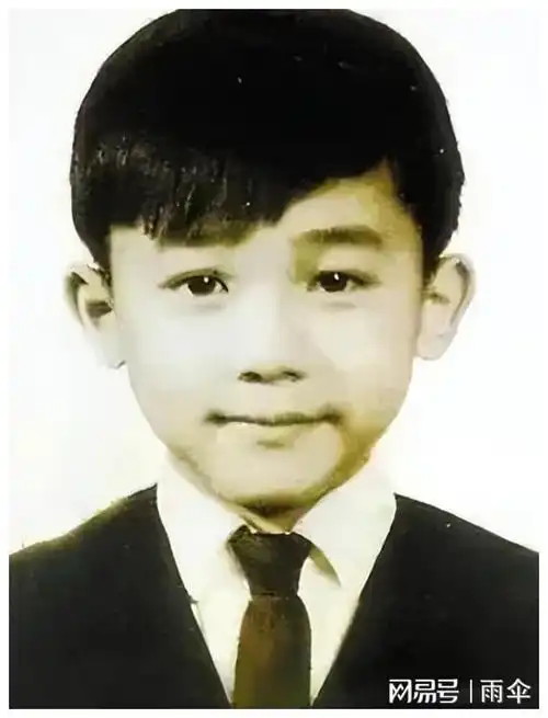 从"衰仔"到"电眼男神",梁朝伟演技能封神,周星驰功不可没|姜文|影帝