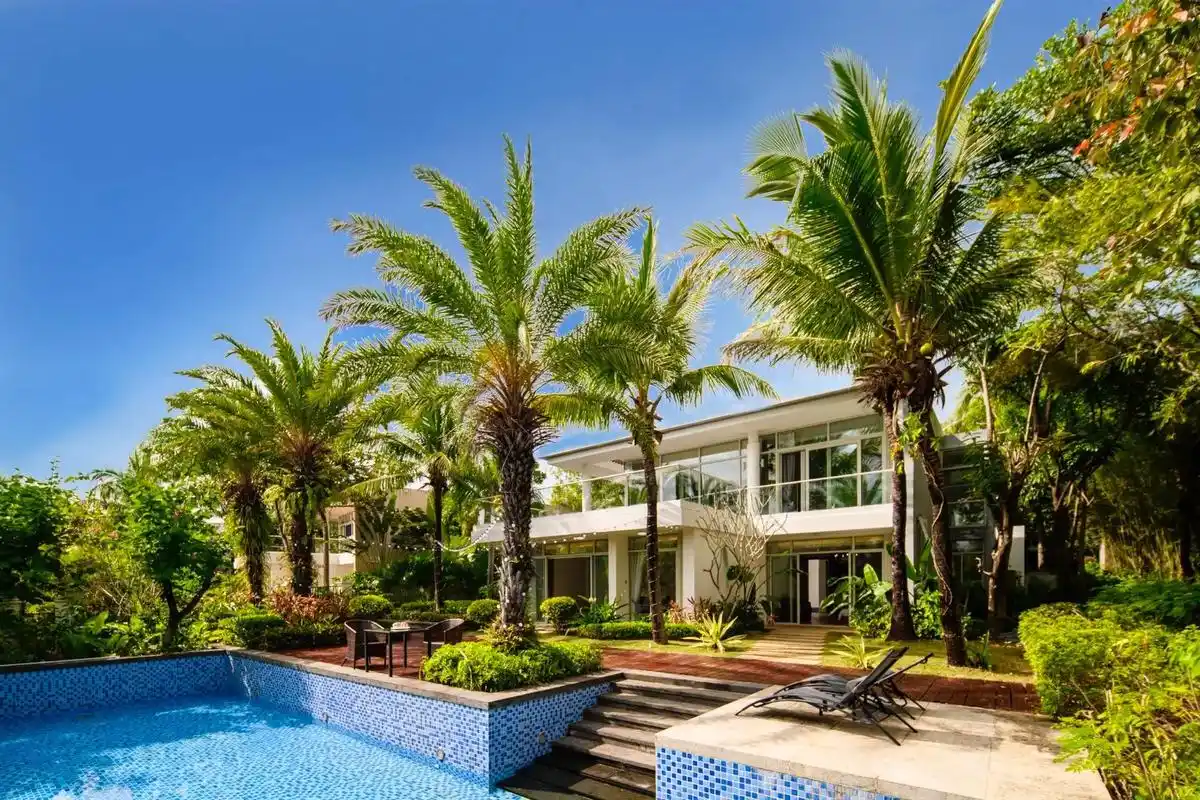 三亚超大泳池沙滩别墅