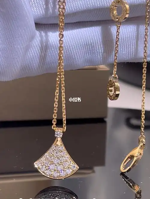 bvlgari宝格丽满钻小裙子项链降价啦