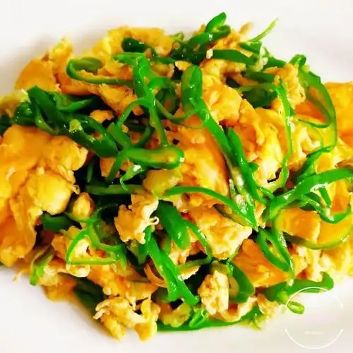 青椒丝炒鸡蛋,又香又下饭,十分钟搞定快手菜