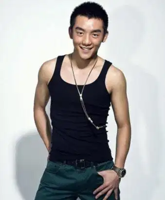 小鲜肉郑恺有危机感:我们一把年纪不容易