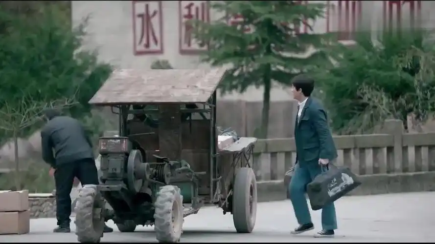 鸡毛飞上天陈江河重回陈家村见到金水叔下跪痛哭