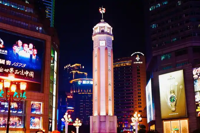 2022解放碑步行街游玩攻略,重庆必游景点-人民解放纪念碑【去哪儿攻略