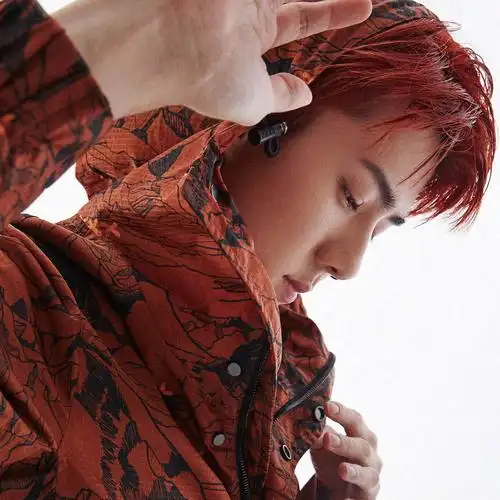 吴世勋的发色图楼更新至金色多图警告