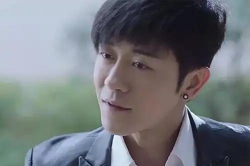 出生在表演世家坐拥丰富资源却星途惨淡的林雨申