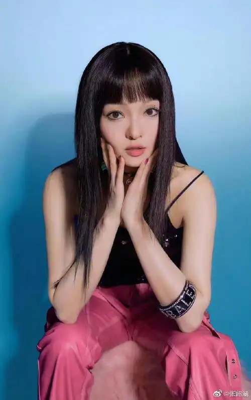 张韶涵黑长直齐刘海造型##张韶涵声生不息宝岛季剧照