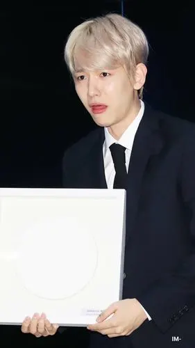 边伯贤/反正不管怎么说哥哥在我眼里就是永远不会老去的南韩神仙!