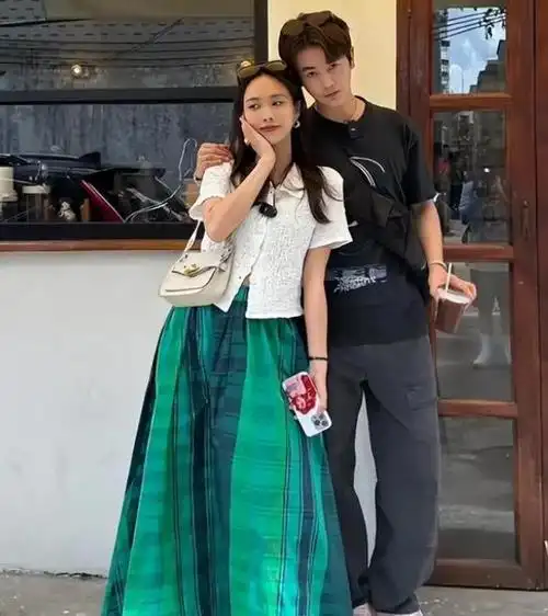 王霏霏带孙坚回老家!作风十分接地气,父母在村里建了房养老