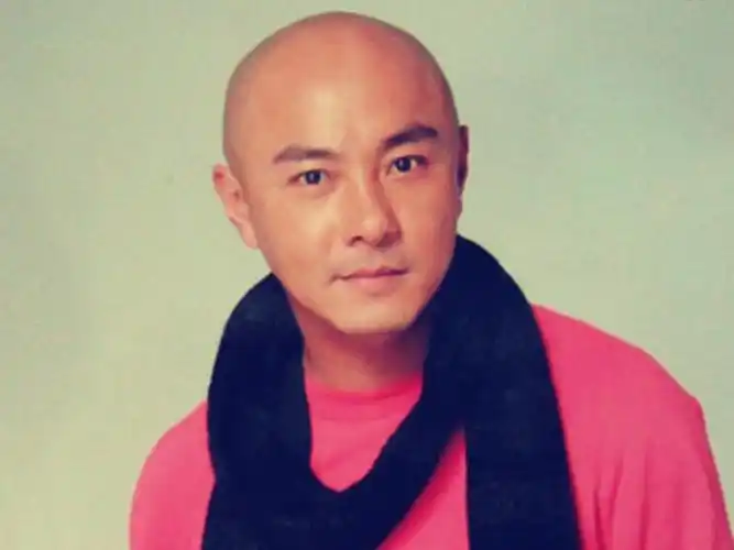 张卫健留光头虽说有些心酸,但还是比较励志的