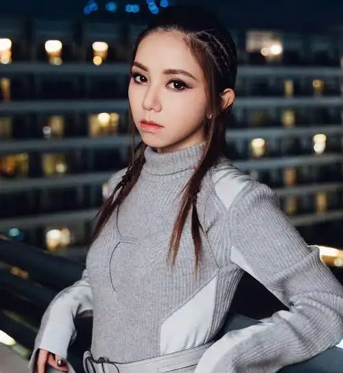 邓紫棋"金鱼嘴"不适合齐刘海?被经纪人强制要求后,一眼就沦陷