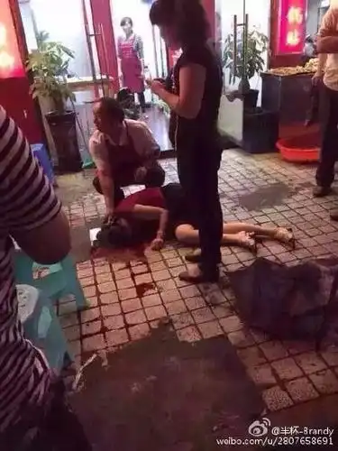 女友变弟媳弑父伤弟细节曝光 血腥案:女店员举报小偷遭割喉