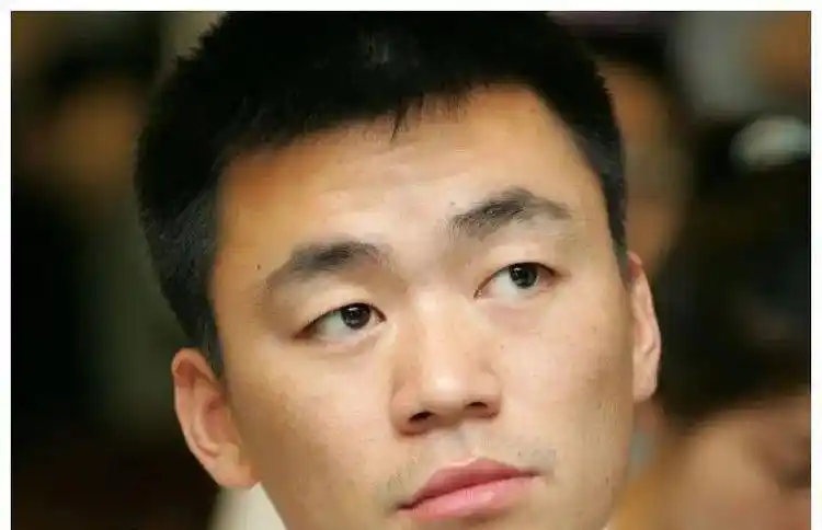 时候还没有王宝强帅,也并不是随意乱说出来的,当你看到年轻时靳东的