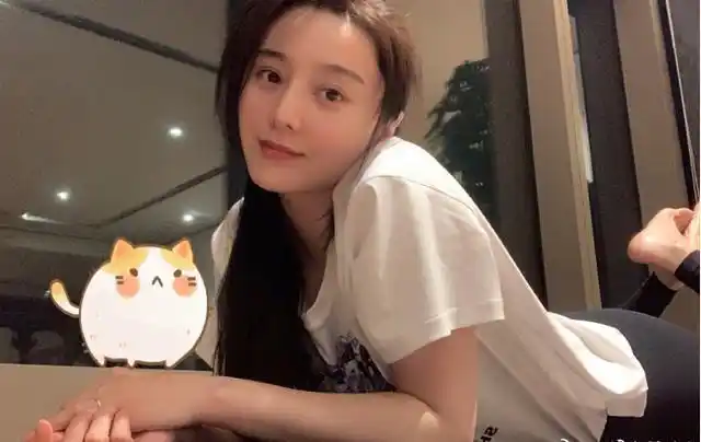 范冰冰真是偷着胖看脸也就80斤但手臂和腰间肉感太明显